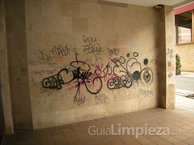 Limpieza de graffitis y pintadas - Seguro antigraffiti