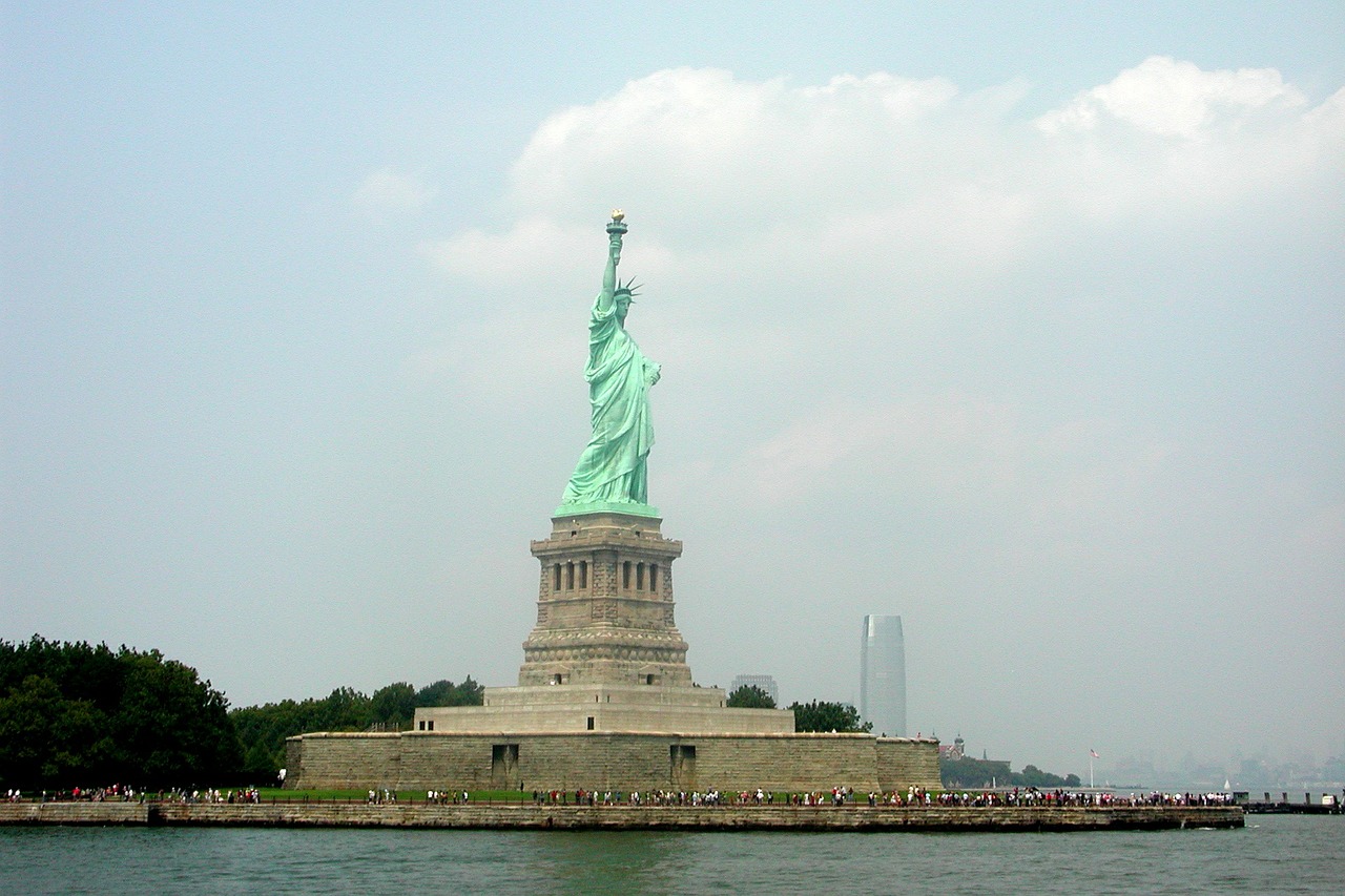 statue-470190-1280.jpg