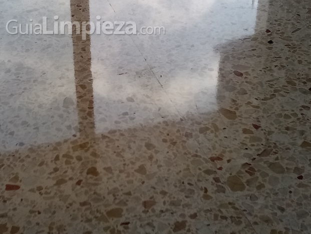 Vitrificado de terrazo en apto playa Gandía 