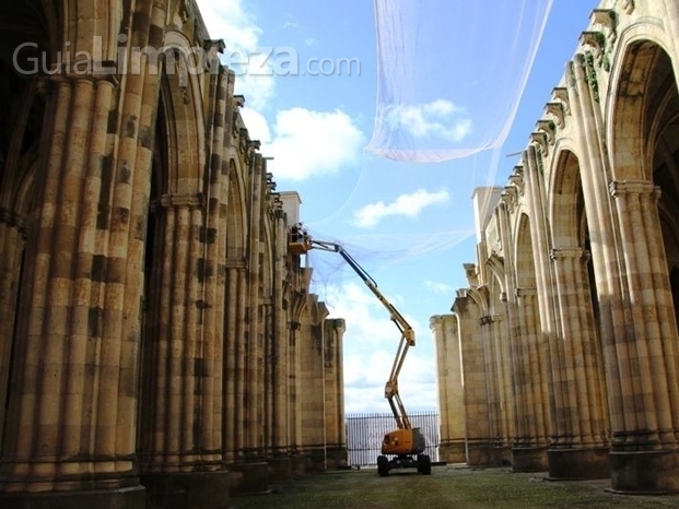 5.Instalacion red contra palomas en Basilica de Alba de Tormes