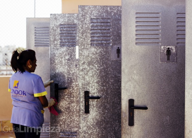 Limpieza Puertas Colegio