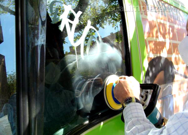 Bus Graffiti copia
