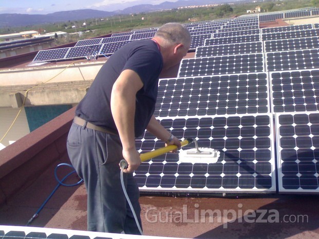 Limpieza de placas solares.