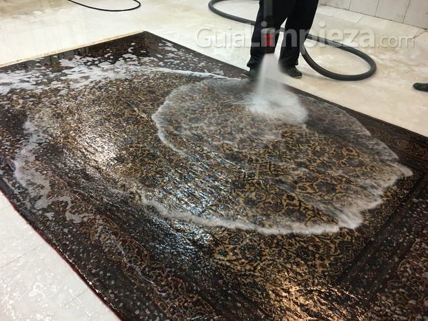 Limpieza totalmente manual de alfombras