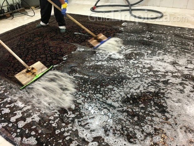 Limpieza de alfombra antigua